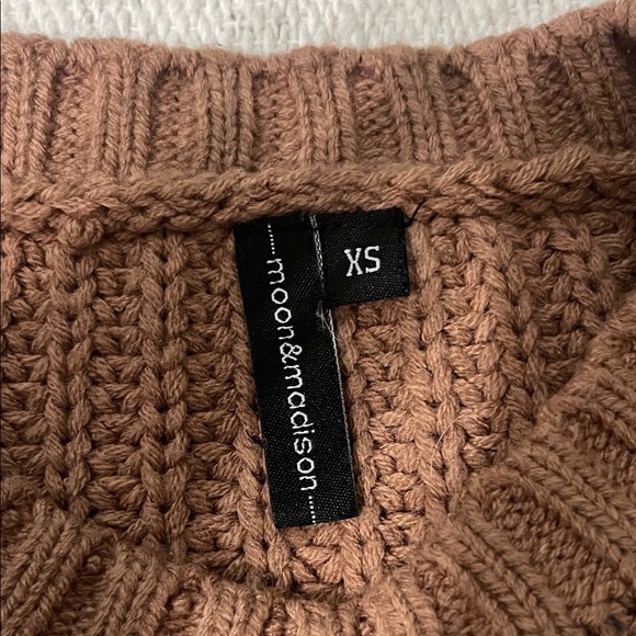 moon & madison Textured Knit Sweater in Brown - Picture 2 of 4